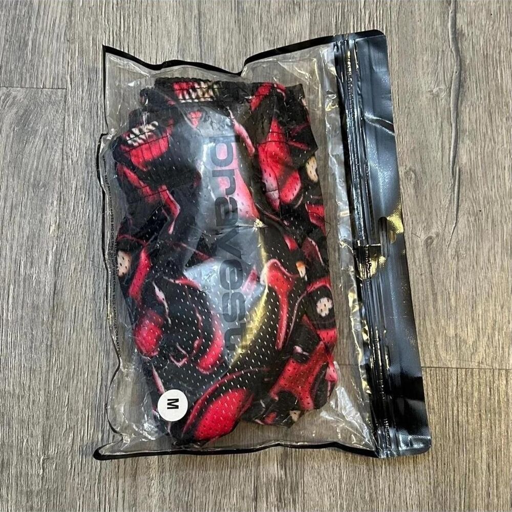 Bravest Studios Red Skully Shorts Mesh Streetwear Skull Graphic Y2K Goth NWT M - Picture 8 of 8